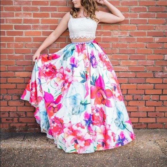 Prom Dress - Picture 2 of 6